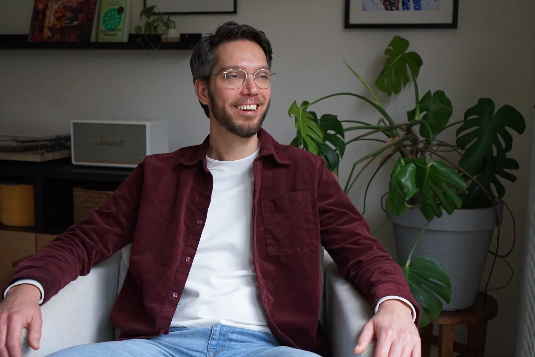Richard, coach bij Digitaal in Balans, met een warme glimlach